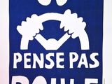 une affiche bleue sur laquelle figure l'image d'un visage