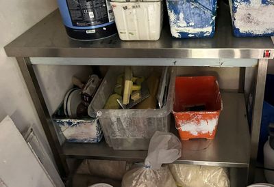 Table inox avec tablette d'entrejambe