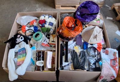 10151-30 / 1 palette de 138 kg de mix (laines à crocheter, gants, pinc