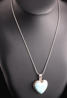 Collier composé d'un pendentif forme coeur serti clos en argent retena - Photo 1