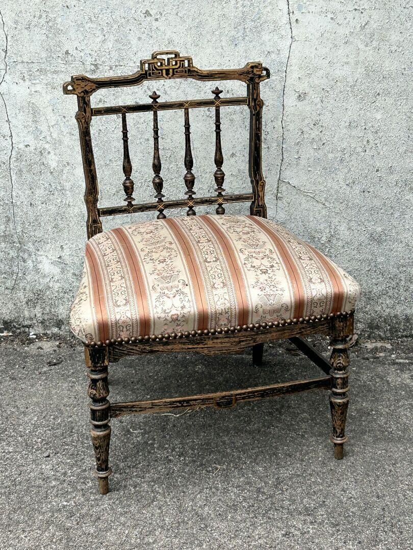 Chaise de musique en bois noirci à rehauts dorés d'inspirati…
