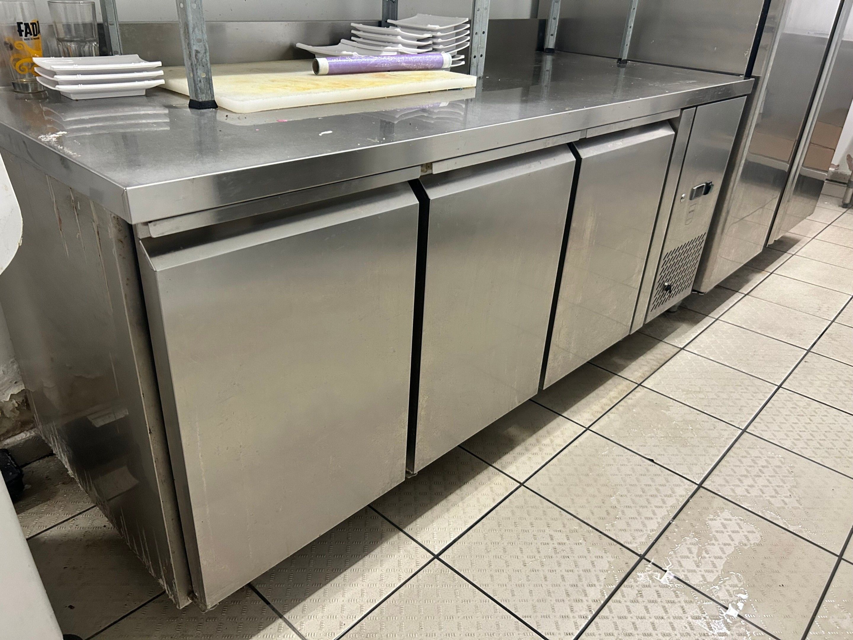 Tour réfrigéré à froid positif 3 portes METRO modèle GCC3100…
