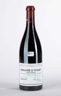 une photo d'une bouteille de vin sur fond blanc