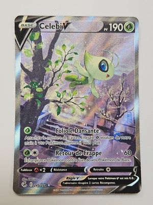 La carte Pokémon représente un arbre orné d'une feuille verte.