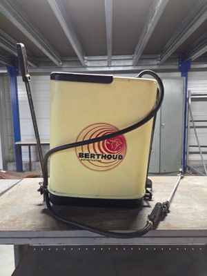 Pulvérisateur BERTHOUD 18 litres. Très bel état. Frais volon…