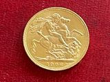 une pièce d'or sur laquelle est représenté un cheval et son cavalier