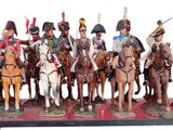 de nombreuses figurines de soldats à cheval