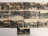 de nombreuses vieilles photos de personnes et de chevaux accrochées au mur