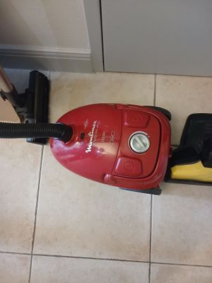 1 aspirateur moulinex, 1 escabeau, Vendu sur désignation, À …