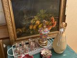 une photo d'un tableau posé sur une table sur laquelle se trouvent de nombreux verres