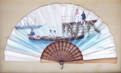 un ventilateur avec un tableau accroché au mur