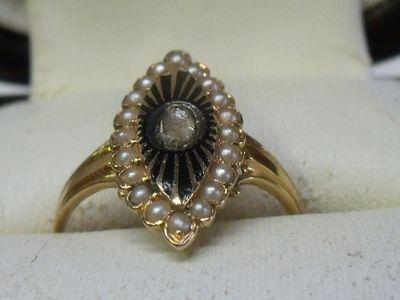 Bague « marquise » ancienne en or jaune 18K et émail noir, s…