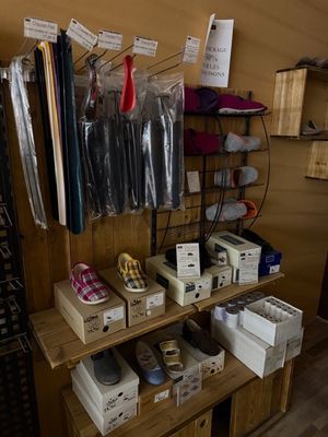 CHAUSSONS, CHAUSSES PIEDS ET DIVERS - Photo 1