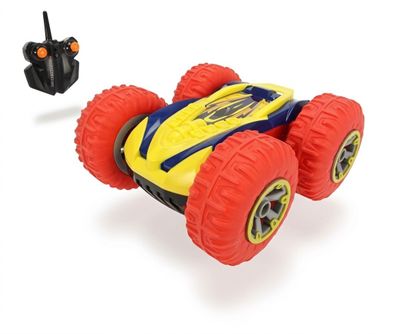 une petite voiture équipée d'une télécommande