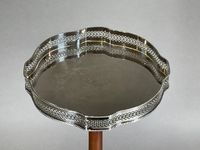 Guéridon en bois et plateau en argent 2nd titre 800‰, à déco… (photo 2)