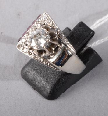 an image of a ring with a diamond on it