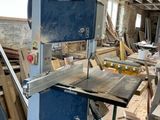a machine that is sitting in the middle of a room