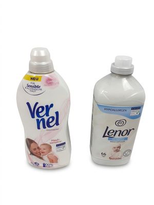 deux bouteilles de détergent et une bouteille de liquide