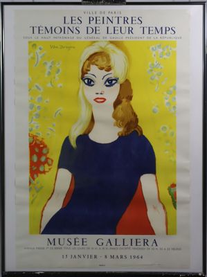 affiche représentant une femme vêtue d'une robe bleue et d'une cape rouge