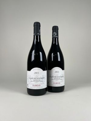 deux bouteilles de vin rouge posées l'une à côté de l'autre sur une table