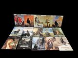 un grand nombre de livres posés sur une table