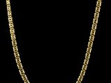 un collier à chaîne en or sur fond noir