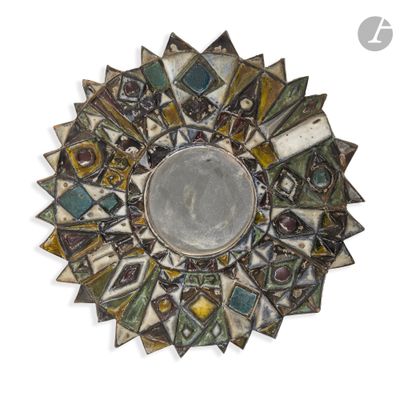 a picture of a decorative mirror on the wall