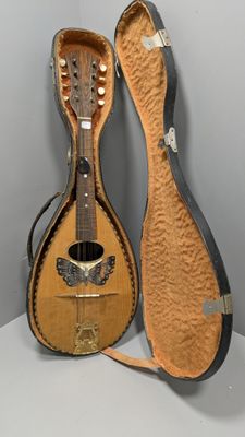 Mandoline de type napolitain portant étiquette Luigi Fenga C… - Photo 1