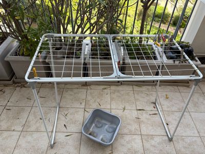 Etendoir et bassine Dimensions : 90 (H) x 105 (L) x 55 (P) c…
