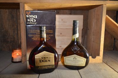 Armagnac Clés des Ducs, trois étoiles, deux bouteilles, étiq… - Photo 1