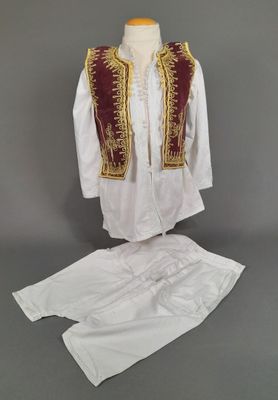 Ensemble pour enfant comprenant une chemise, un sarouel et u…