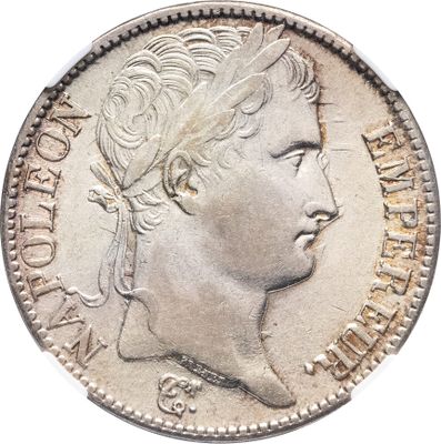gros plan d'une pièce de monnaie sur laquelle figure un visage de femme