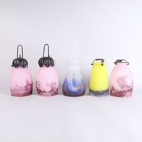 Lot de cinq tulipes en verre nuagé.