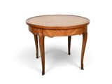 une image représentant une table ronde avec un plateau et des pieds en bois