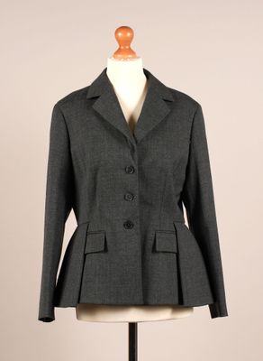 une veste grise pour femme sur un mannequin, un mannequin, un mannequin, un mannequin, un mannequin, un mannequin, un mannequin, un mannequin
