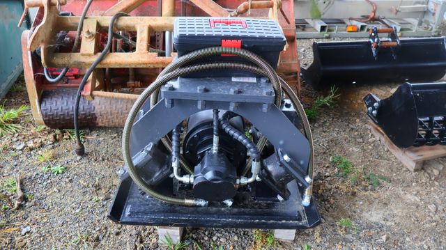 Plaque vibrante hydraulique 740mm*470mm pour mini-pelle 2,5t-3,5t...
