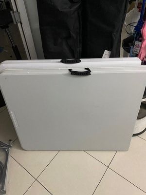 * LJ BELIEVE WORLD : CHALON MAROQUINERIE : 4 tables pliantes extérieur - Photo 1