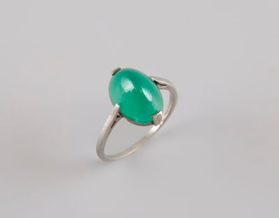 Bague en argent sertie d'un cabochon de chrysoprase.