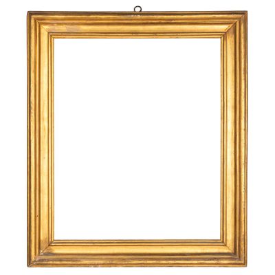 un cadre photo doré sur fond blanc, avec une découpe pour y insérer une photo