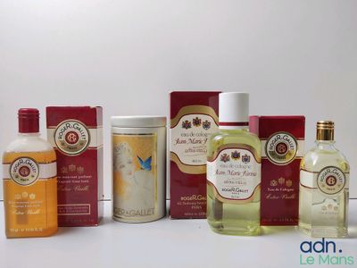 de nombreux types de produits de soins corporels sur la table