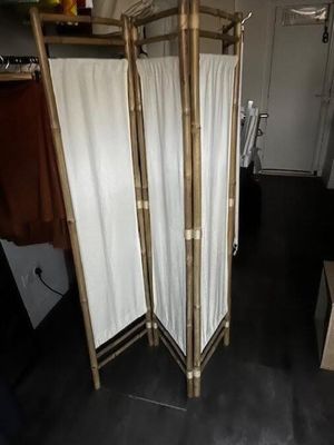 - 1 rideau malgache en raphia - 2 paravents