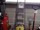 deux types d'outils différents dans ce garage