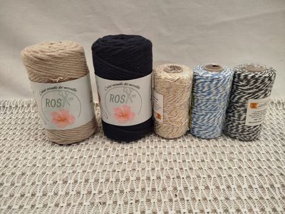 Lot de 160 bobines de cotons - différents modèles