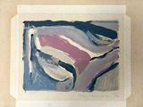 une image représentant un tableau représentant le visage d'une femme, dans un cadre bleu, rose et blanc