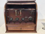 an old radio that is sitting on a table
