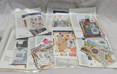 tout un tas de timbres différents, tous rassemblés sur la table