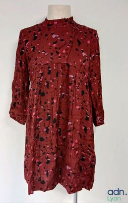 une image d'une robe sur un mannequin