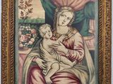 une peinture représentant une femme tenant un bébé dans ses bras