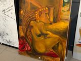 un tableau représentant une femme allongée sur un lit, à côté d'un vase