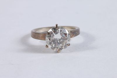 Bague solitaire en or gris 750 ‰ sertie d'un diamant taille … - Photo 1